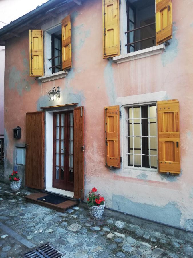 La Chicca Piccola Casina In Affitto Nel Borgo Antico Di Gaggio Montano Bo Apartment Bagian luar foto